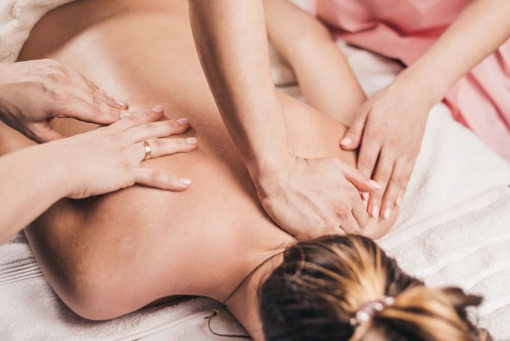 Ayurvedic synchroonmassage, massage met vier handen